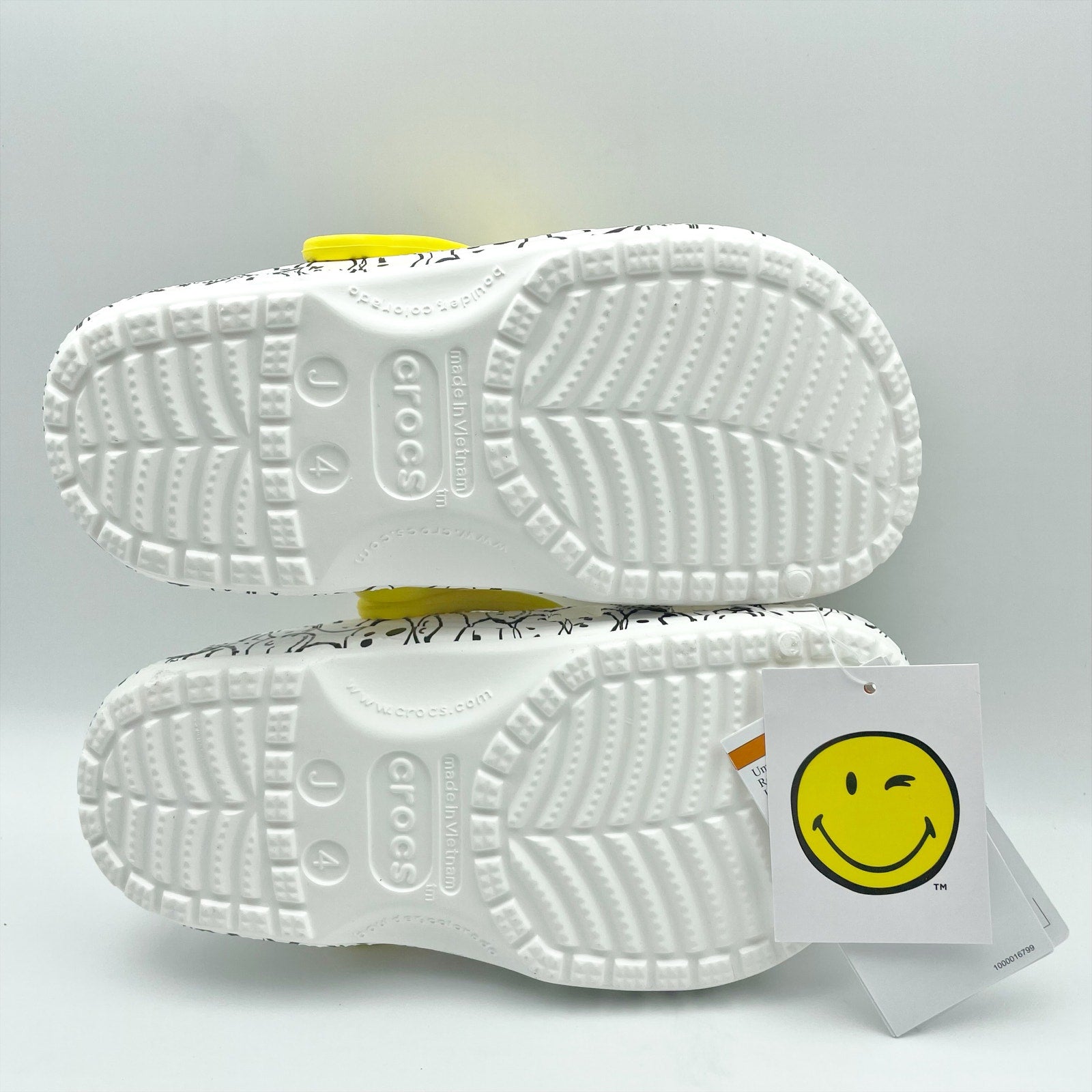 Crocs Smiley World Clogs Kids 4 Youth WOMENS 6 White Yellow NWT