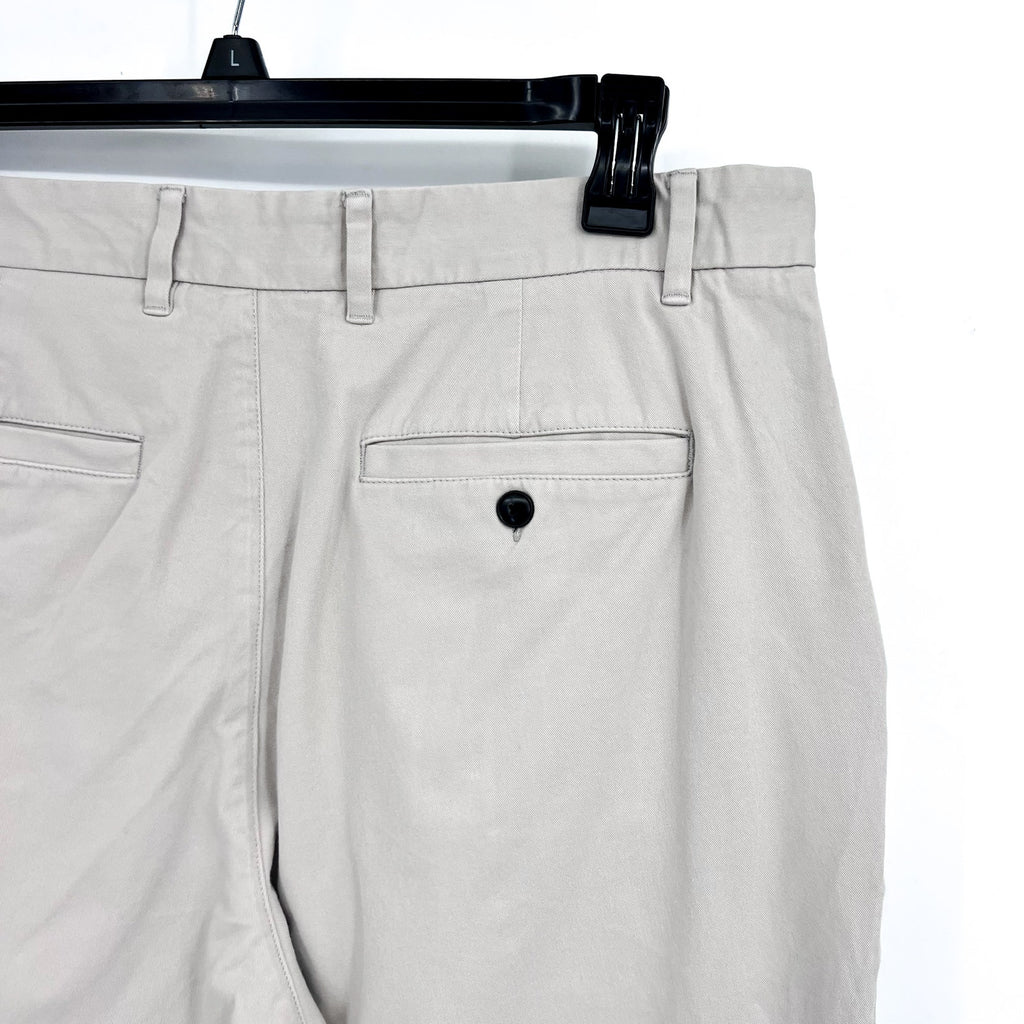 EVERLANE Uniform Mens Performance Chino Pants 33x32 Sand Stone Athletic Fit NWT