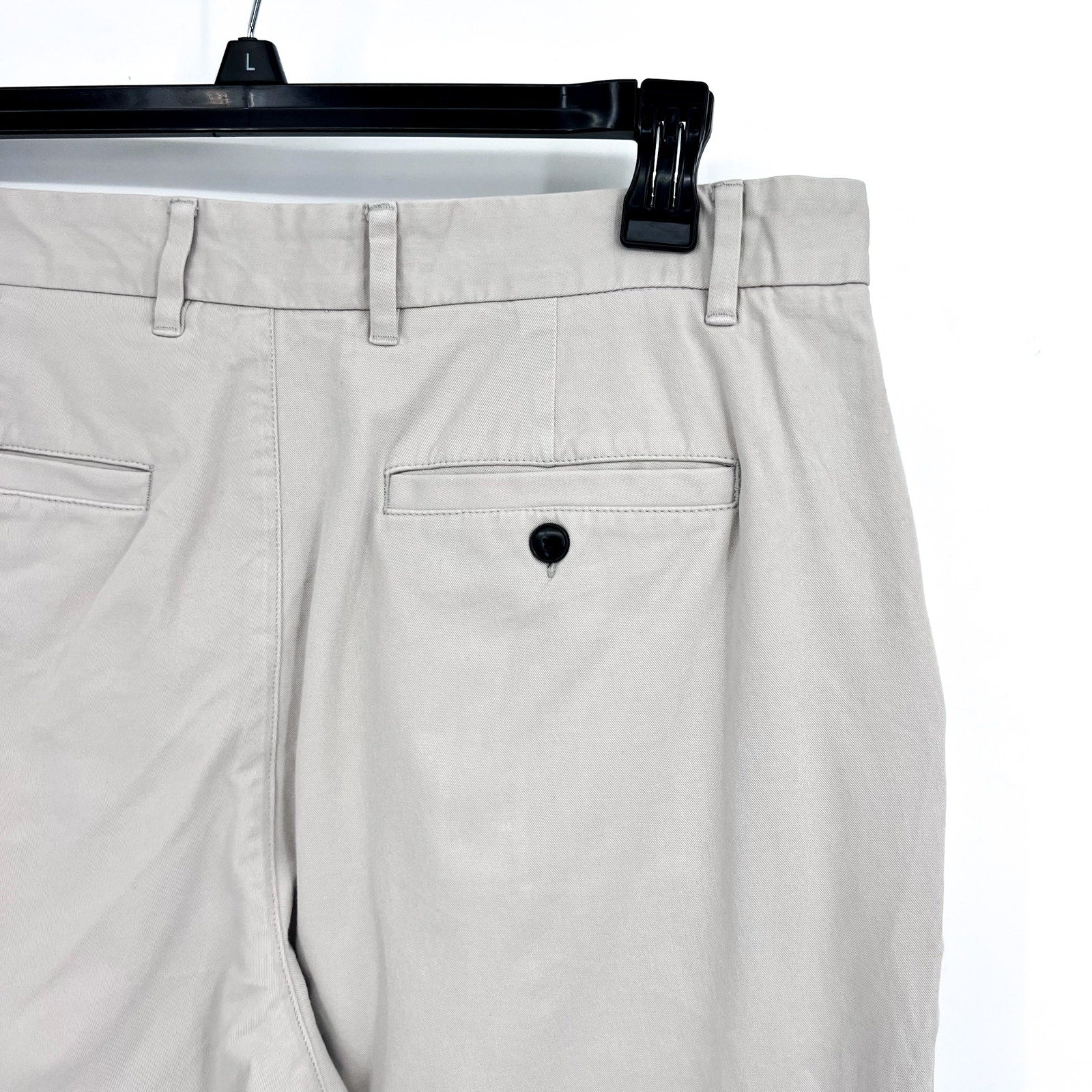 EVERLANE Uniform Mens Performance Chino Pants 33x32 Sand Stone Athletic Fit NWT