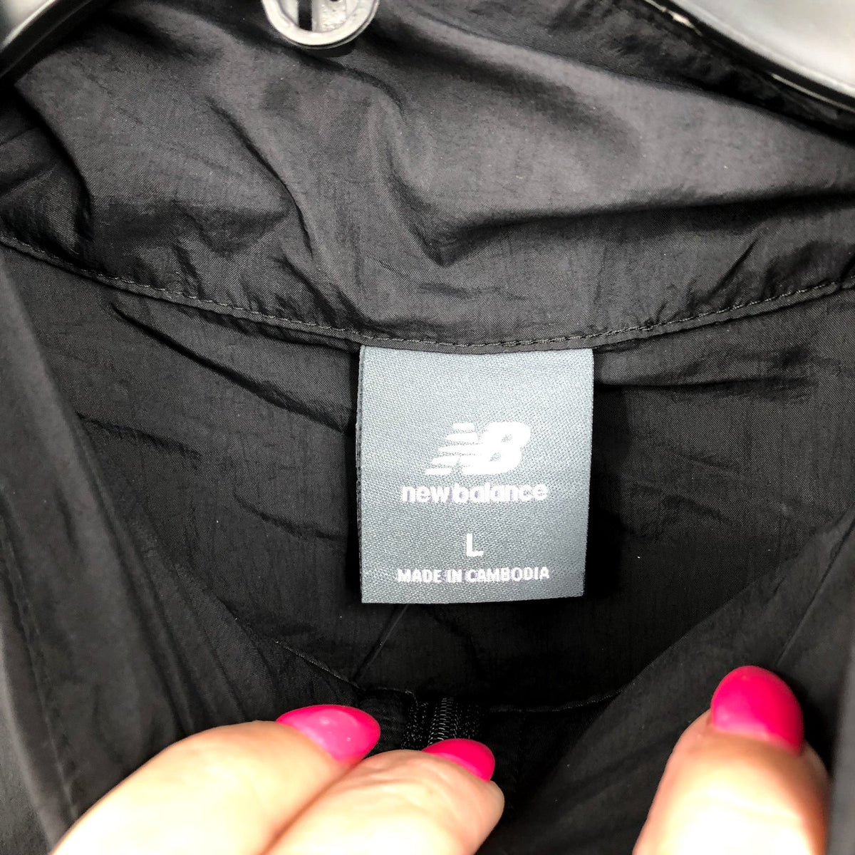 NEW BALANCE Women's Athletics Packable Jacket Large Black Hooded Lightweight NWT