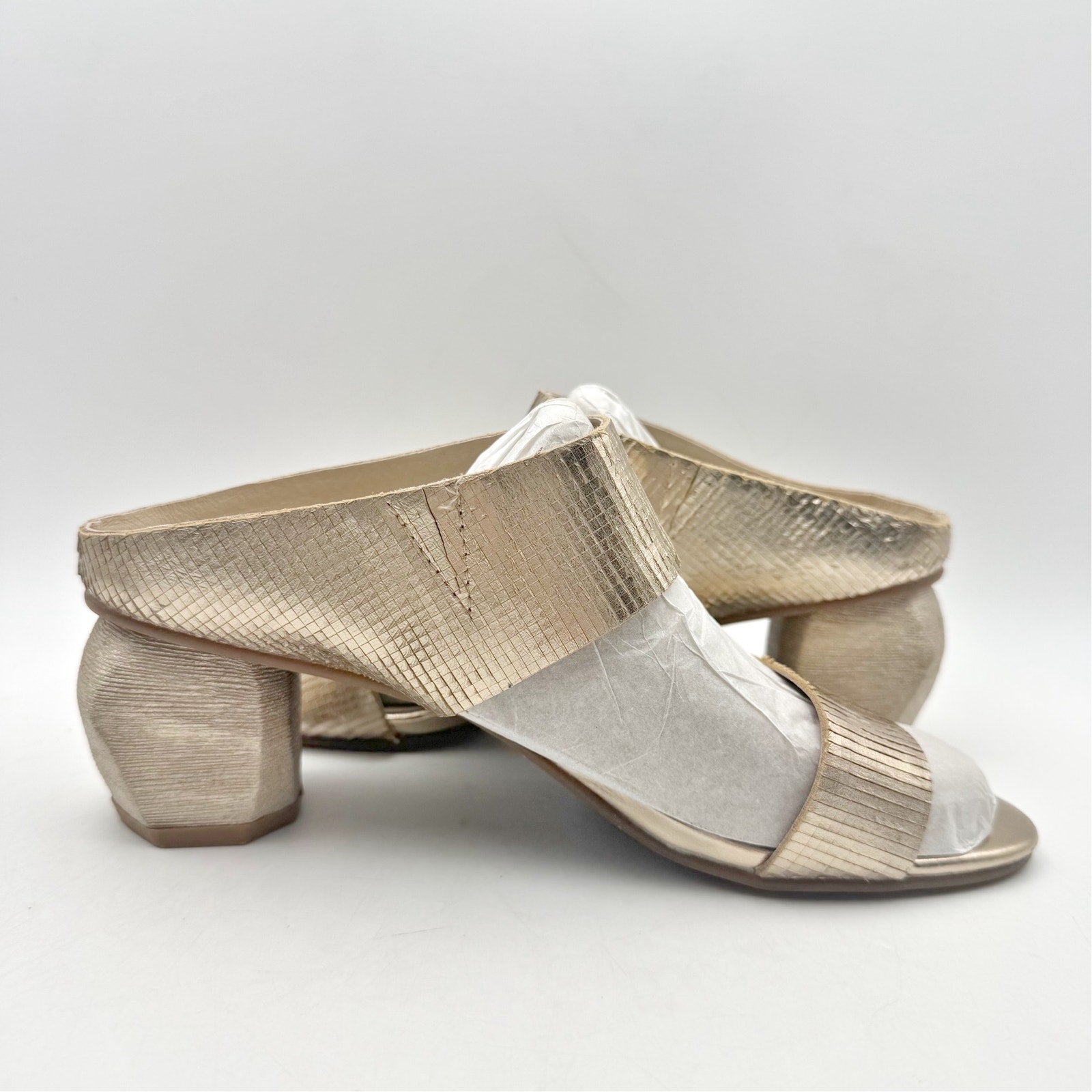 Antelope Womens Amelia Heeled Sandals EU 40 US 9.5 Gold Textured Leather NWOB