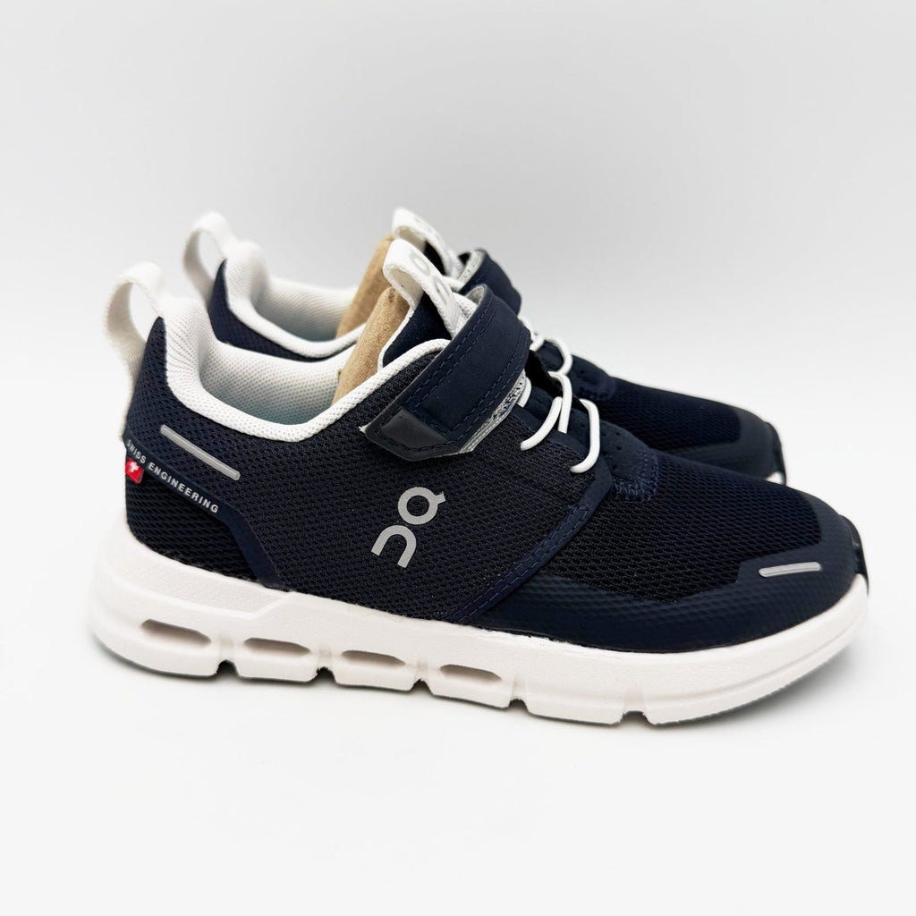 ON Kids Cloudplay Sneakers Little Kid Size 11.5 EU 29 Midnight Blue White NWOB