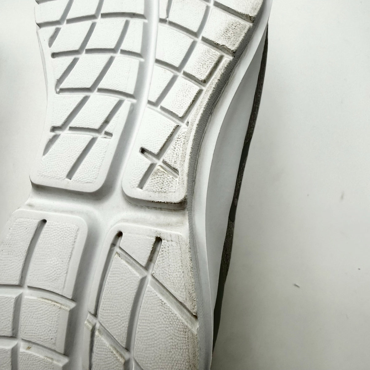 OOFOS Womens OOmg Sport LS Sneakers Size 10 EU 41 Grey White NIB