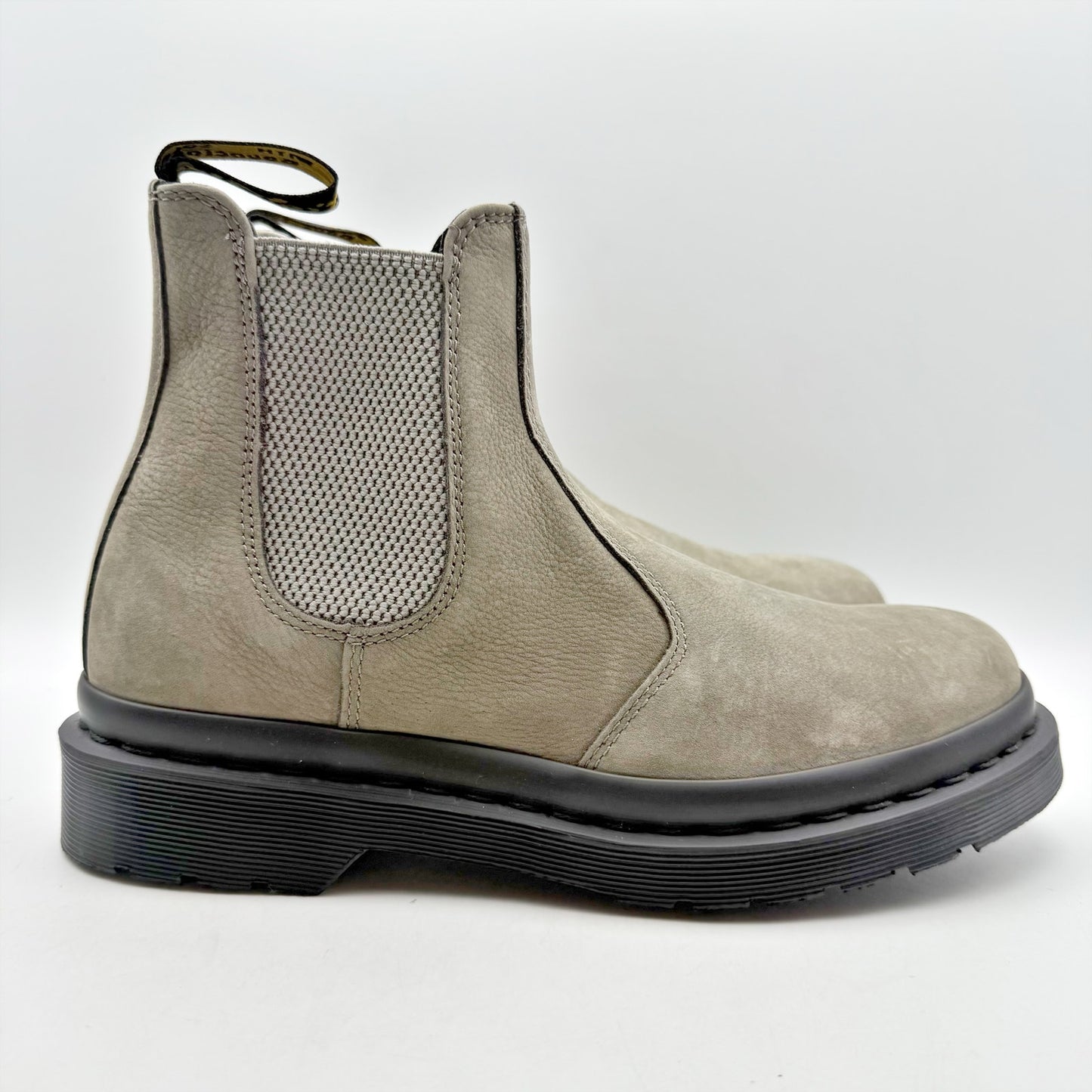 Dr. Martens Womens 2976 Chelsea Boots EU 41 US 9 Taupe Grey Leather NIB