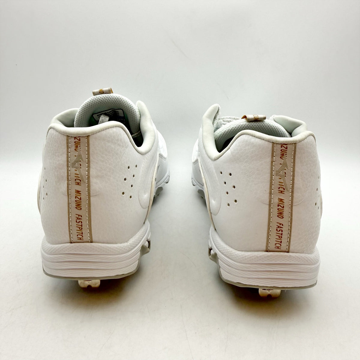 Mizuno Womens Swift 8 Low Softball Cleats Size 11 White 9-Spike Metal NWOB