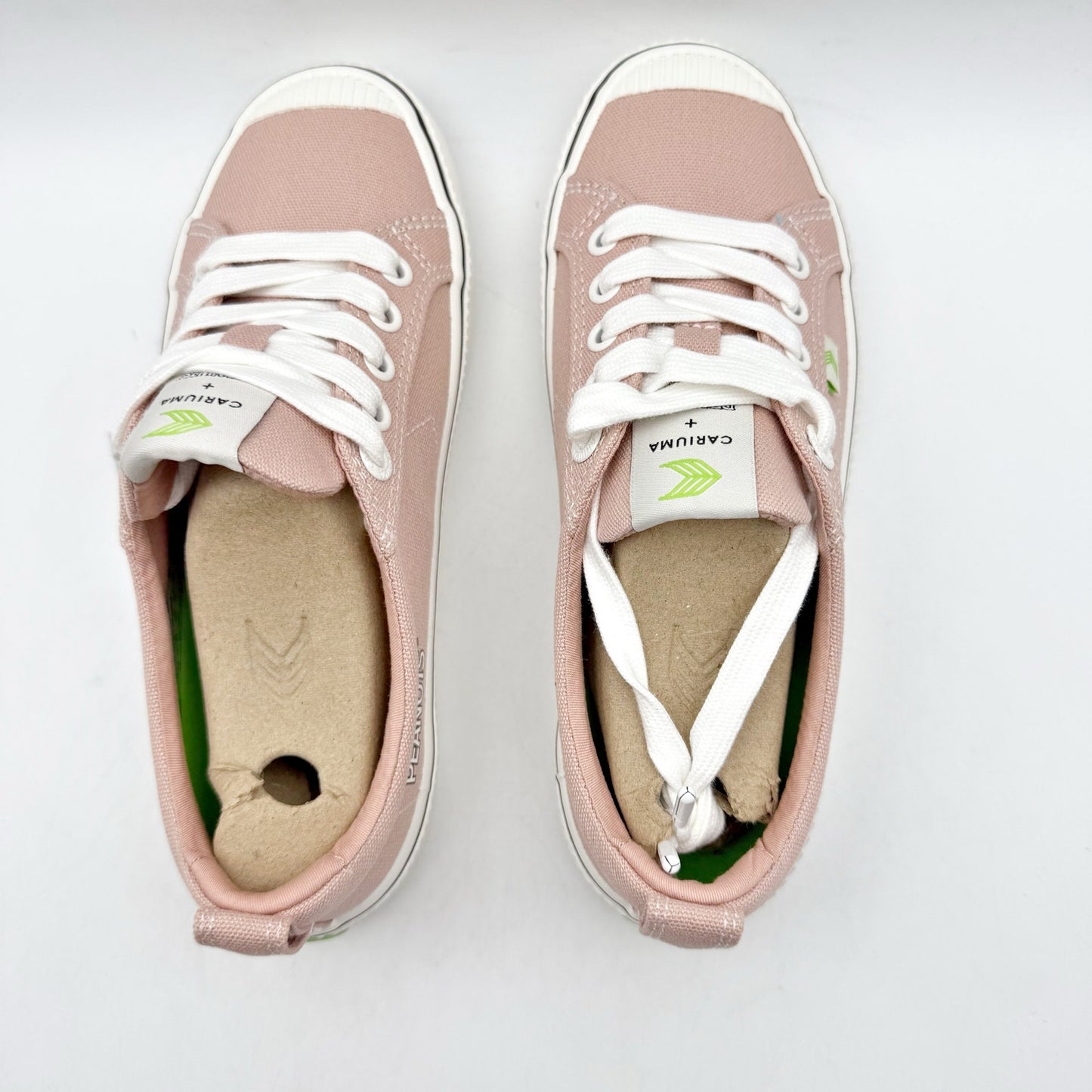 Cariuma Womens OCA Peanuts Snoopy Low Skate Sneaker US 5 M EU 35 Pink Canvas NIB