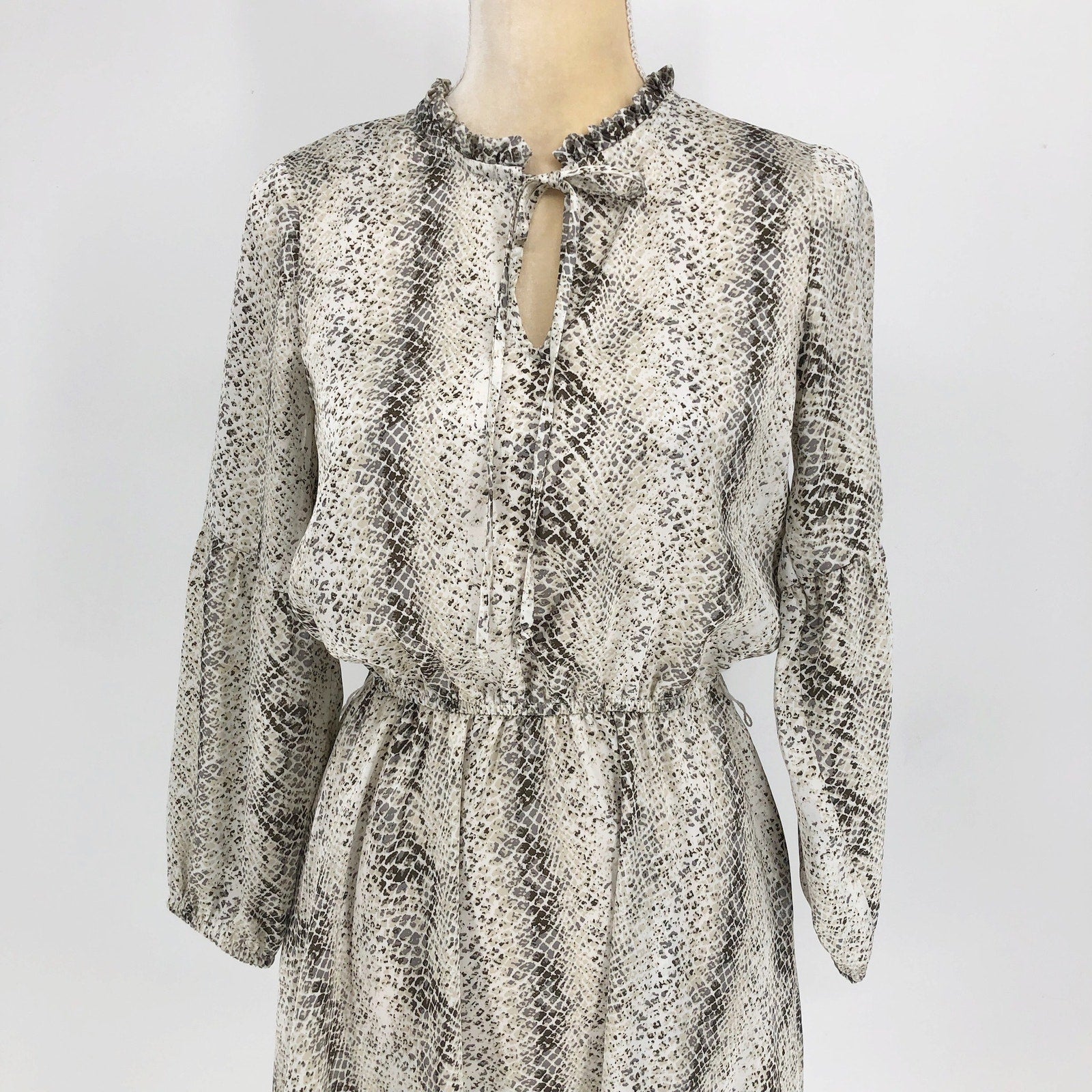 Gibson Womens Dress XS Grey Snake Print Blouson Ruffle Trim Keyhole Mini NWT