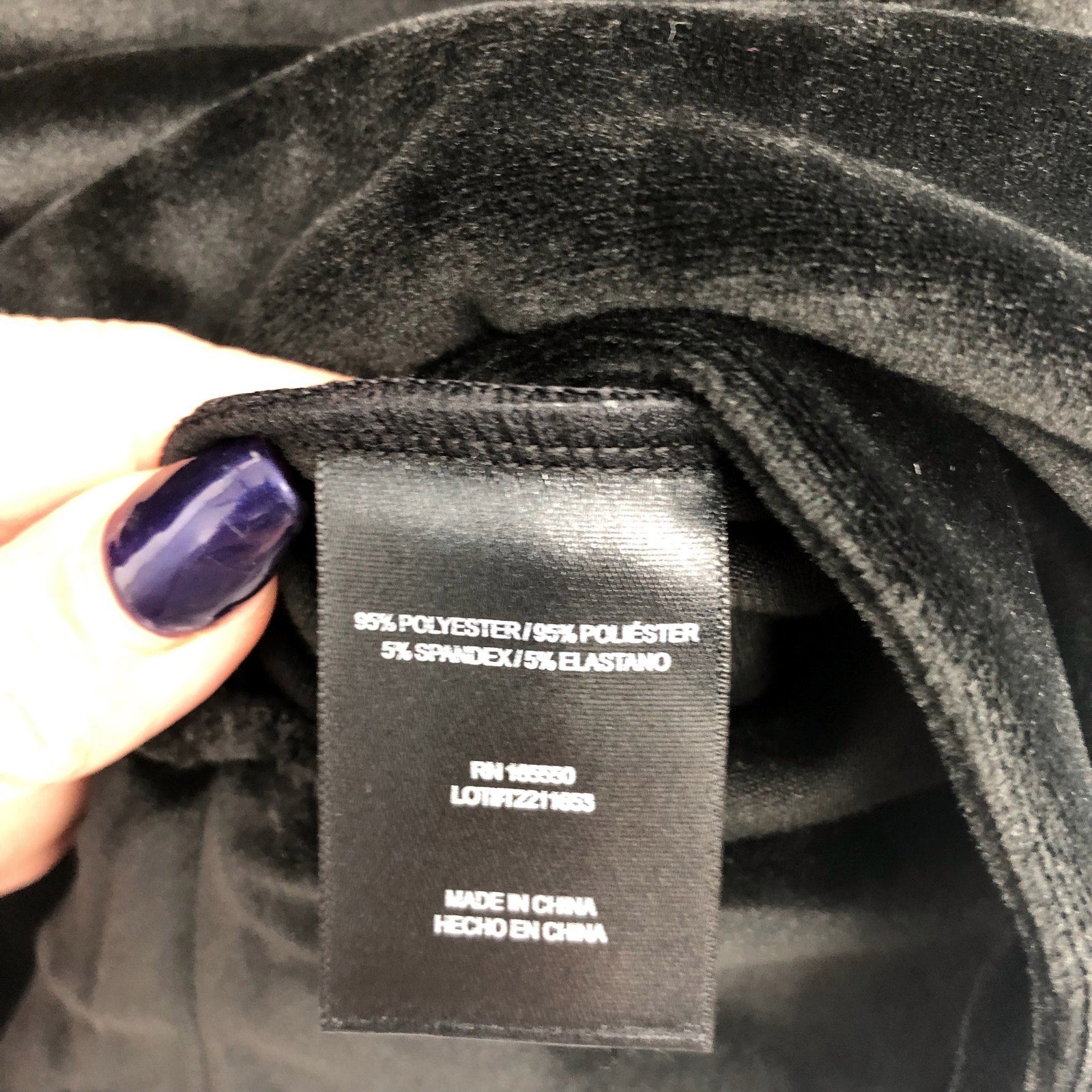 32 Degress Heat Womens Velour Hoodie Medium Black Pullover Pouch Pocket NWT